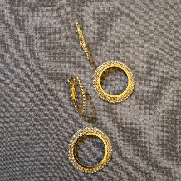 🆕️🛍 Gold And Faux Daimonds Earrings 🆕️🛍 - Picture 3 of 3